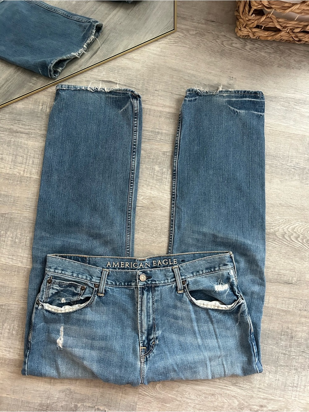 American Eagle Mens Jeans 36x32 Low Loose Distressed Ripped Frayed Light Wash